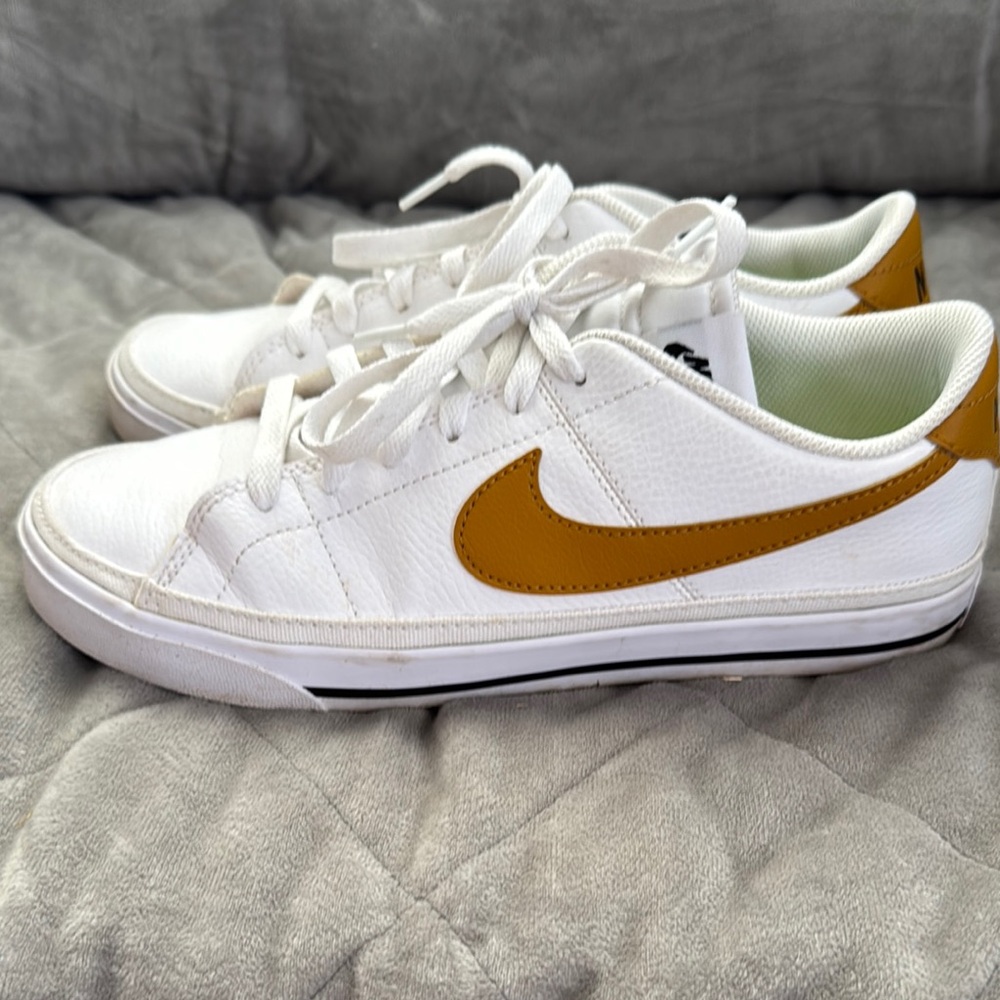 Nike Women’s 9.5M